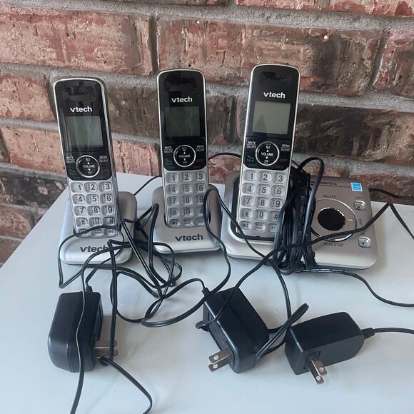 VTech Cordless Phone Lot Answering Machine Set of 3 Expansion Charging Dock - Picture 1 of 3